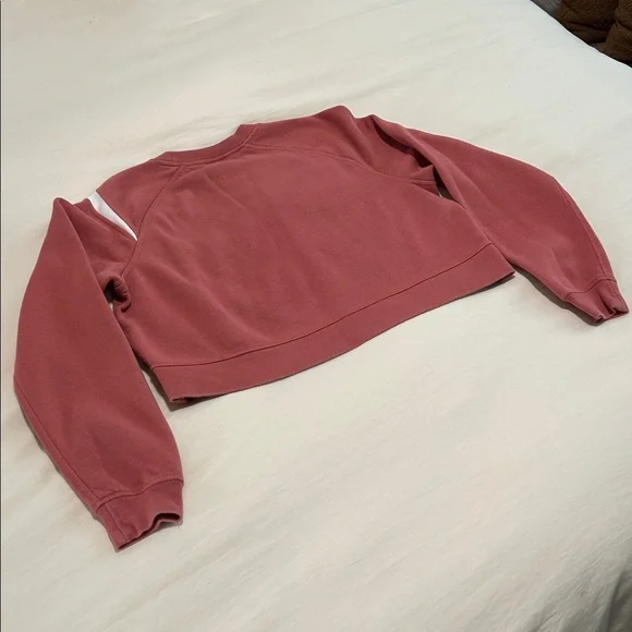 Nike Cropped Sweatshirt. Size Small. PTP: 21.5” Excellent Condition - Picture 2 of 4